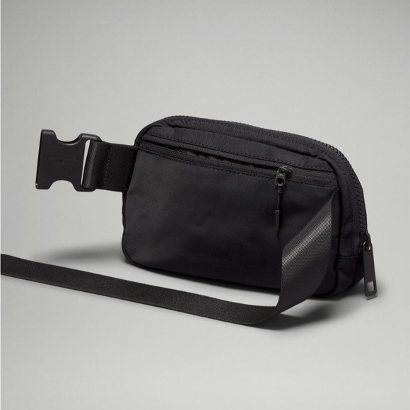 Lululemon PRIDE 1L belt bag - Picture 4 of 9